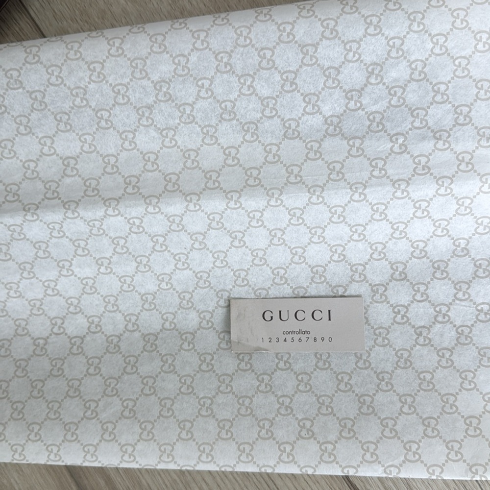 GUCCI DARK BROWN EMBOSSED GIFT BOX - Picture 5 of 8